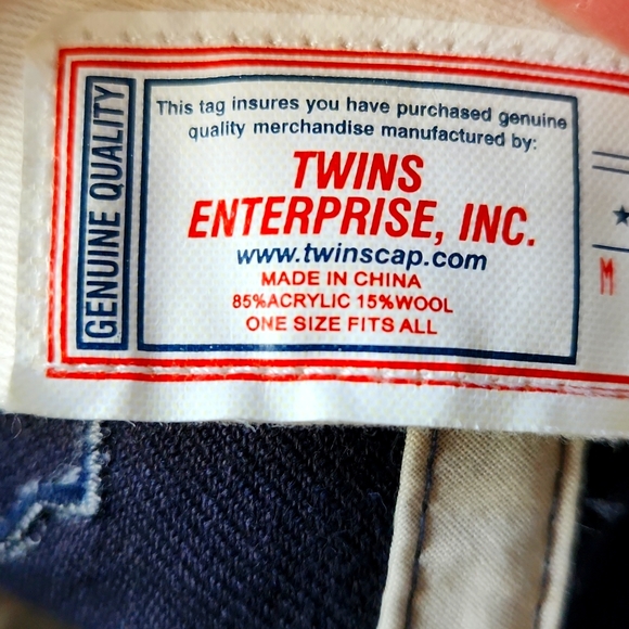"Official" New York Yankees Stadium, "Twins Enterprise" baseball cap. Adult, adj - Picture 7 of 8